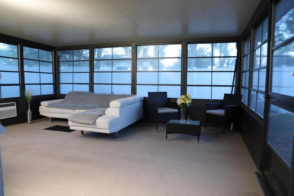 Cozy Tampa Getaway Near Everything, Free Parking House in Town N Country