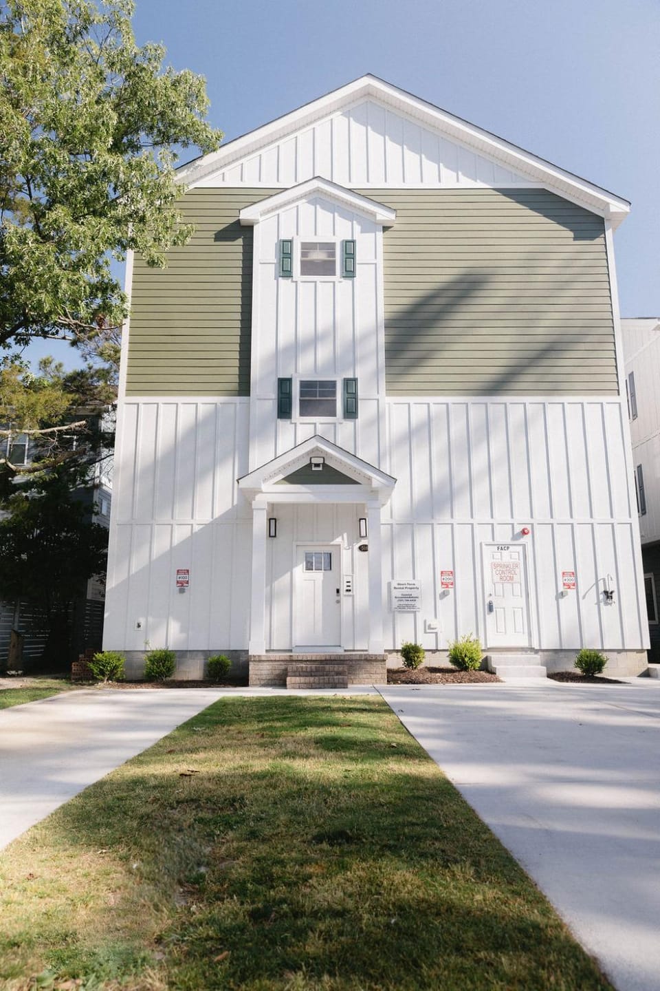 New 4BR Coastal Flat • Walk to Beach & Dome Apartment in Virginia Beach