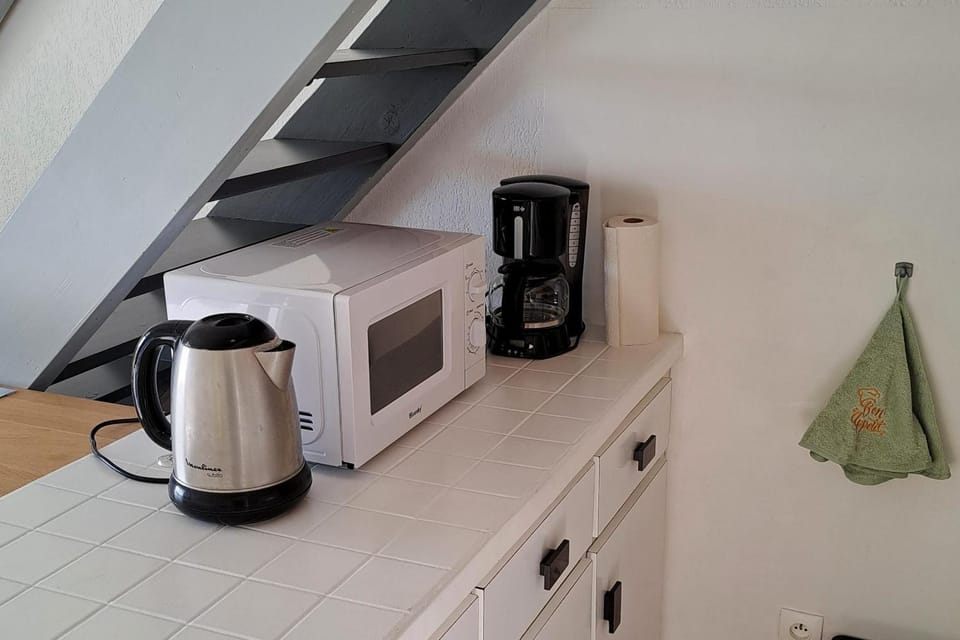40m AC Studio with Balcony & Parking Apartment in Sanary-sur-Mer