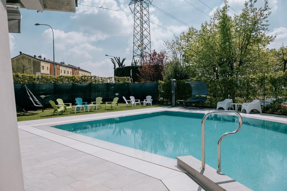 Property building, Garden, Balcony/Terrace, Swimming pool