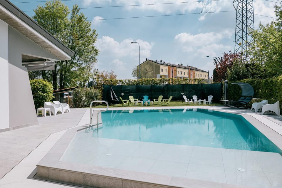 Property building, Balcony/Terrace, Swimming pool