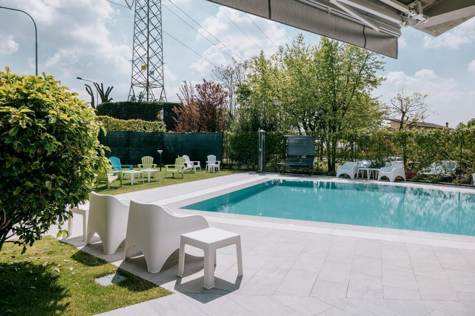 Property building, Balcony/Terrace, Swimming pool