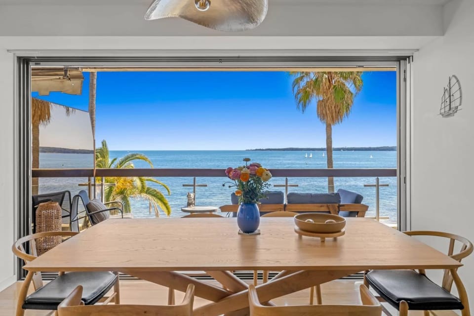 Ref 2060 Cannes beachfront apartment with sea view Apartment in Cannes