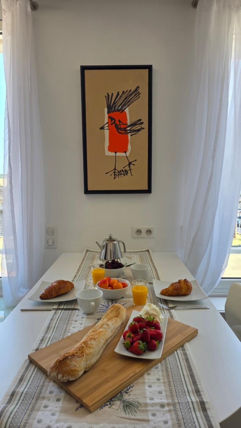 Dining area, Food