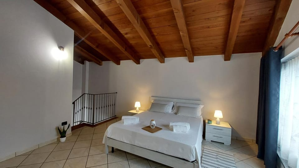Bed, Decorative detail, Bedroom