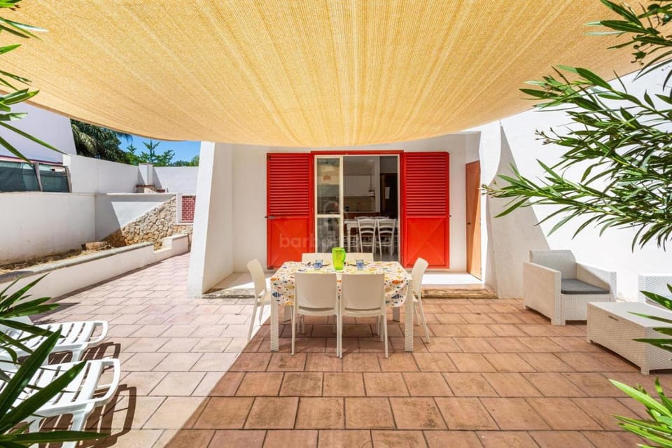 Property building, Garden, Dining area, Garden view