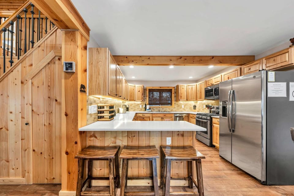 Black Bear Hideaway Hot Tub Dog-Friendly House in South Lake Tahoe