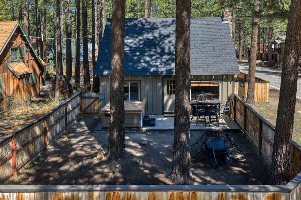 Black Bear Hideaway Hot Tub Dog-Friendly House in South Lake Tahoe