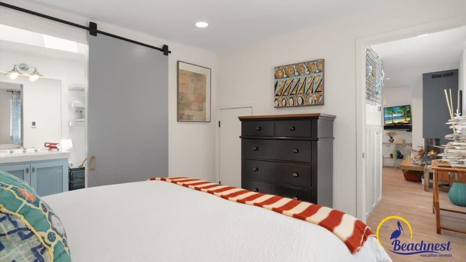 Beachcrest Cottage in Twin Lakes House in Santa Cruz