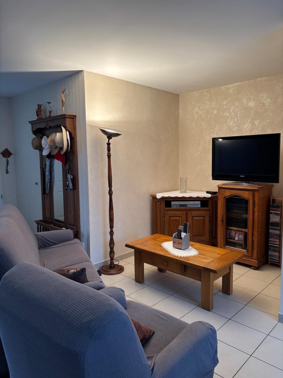 TV and multimedia, Living room, Seating area