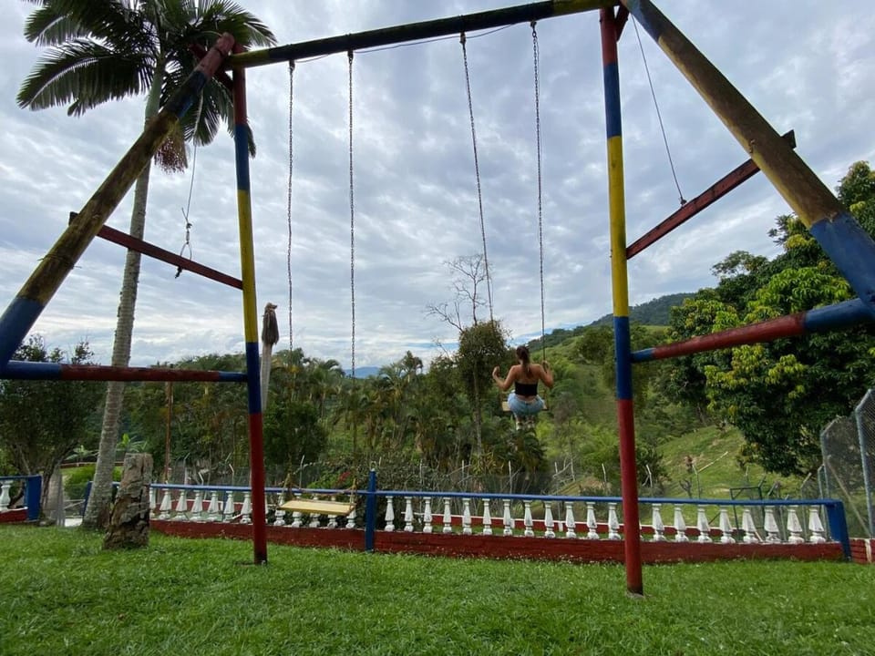 Finca familiar con piscina y naturaleza en Viterbo House in Risaralda