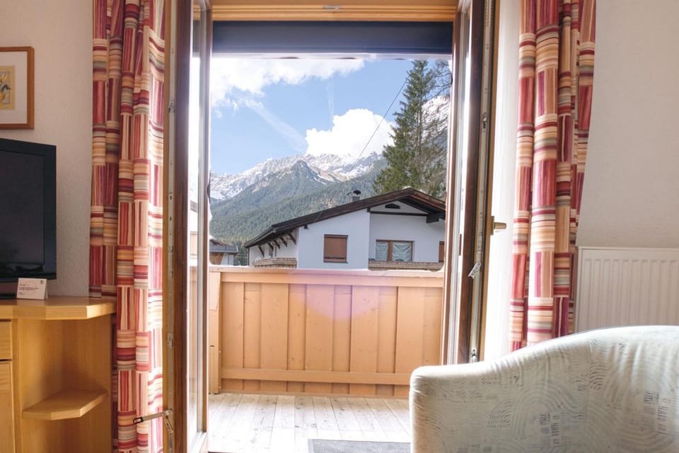 Living room, Mountain view