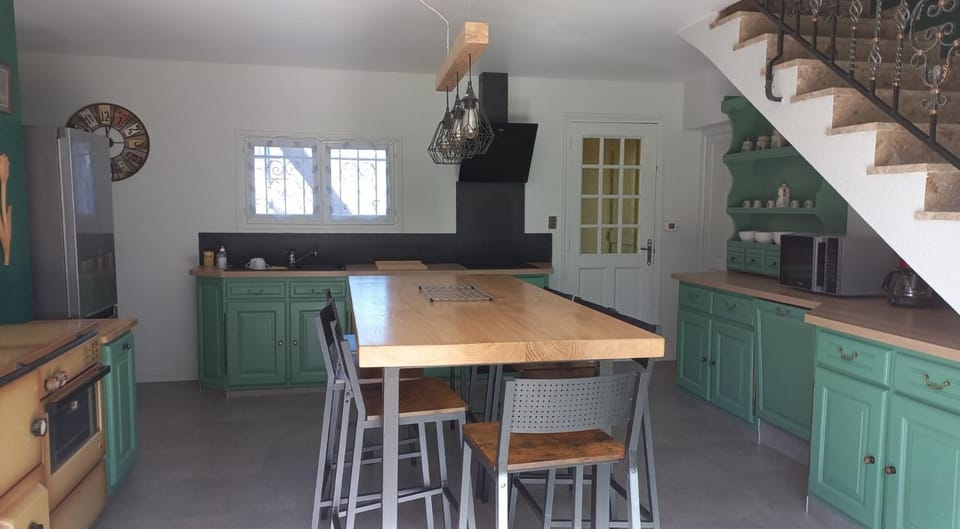 Property building, Kitchen or kitchenette, Living room