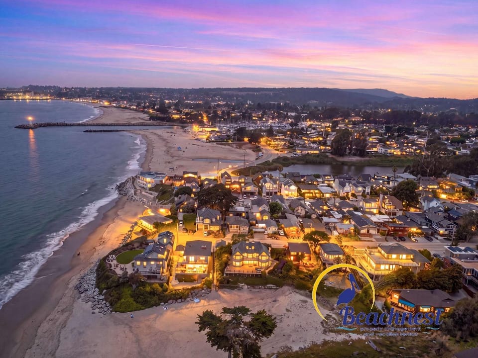 Bay Watch Beach House House in Santa Cruz
