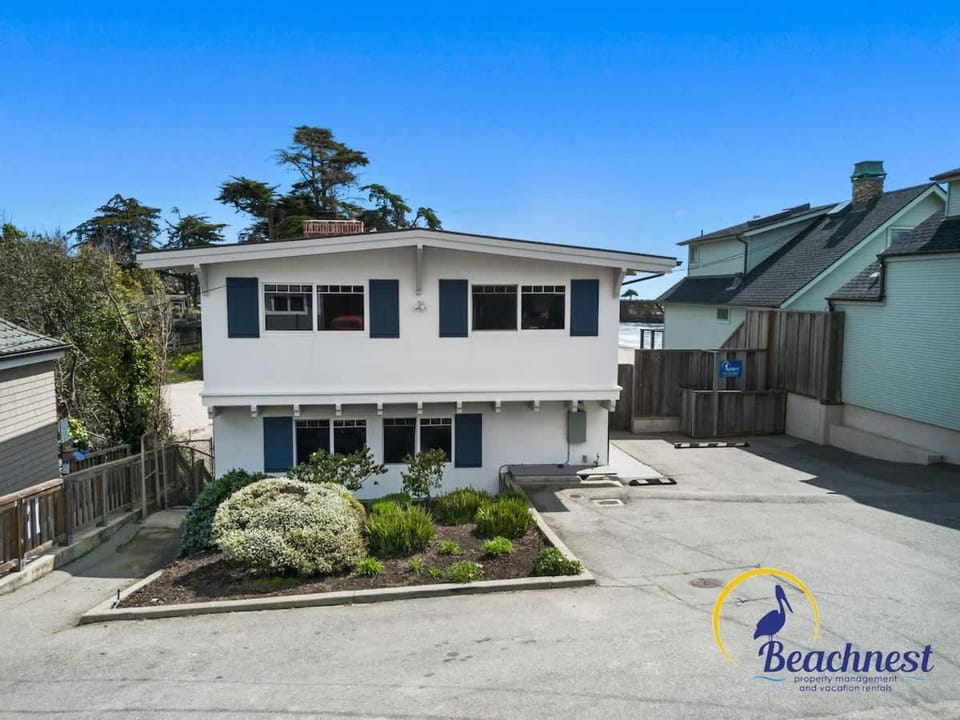 Bay Watch Beach House House in Santa Cruz