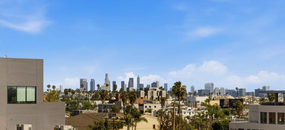 Luxury Hollywood Condo Skyline View Pool ,Jacuzzi , Gym& Parking Apartment in Hollywood