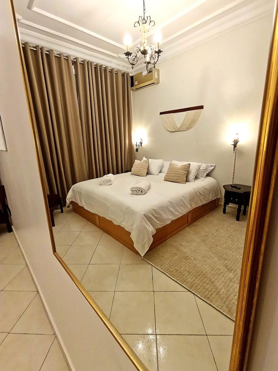 Photo of the whole room, Bedroom