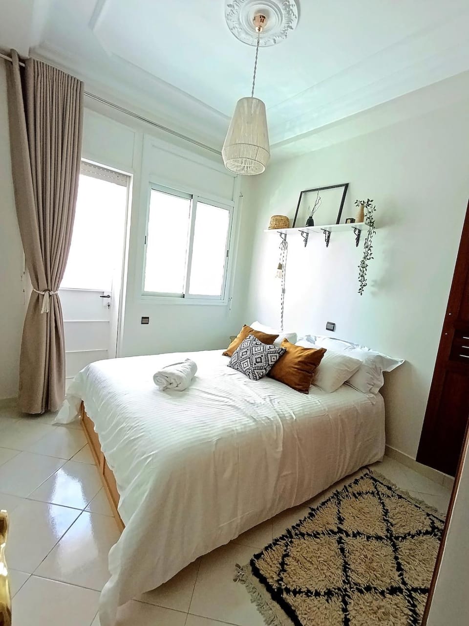 Photo of the whole room, Bedroom