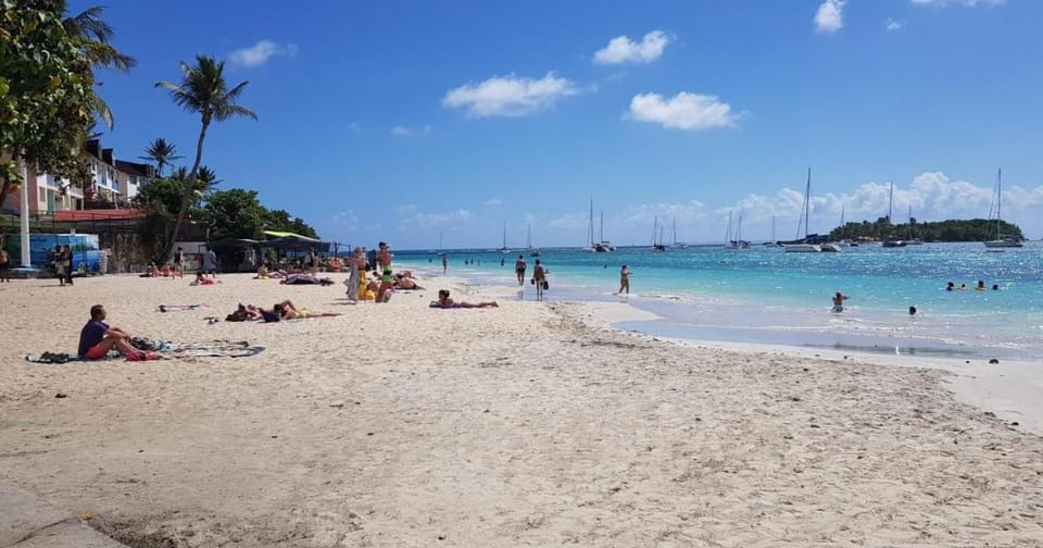 Cozy studio 3 minutes from Datcha Beach Apartment in Le Gosier