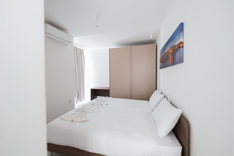 Bed, Bedroom, towels, wardrobe