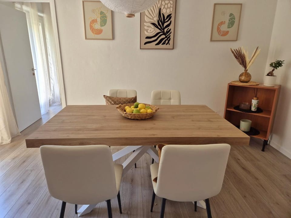 Seating area, Dining area