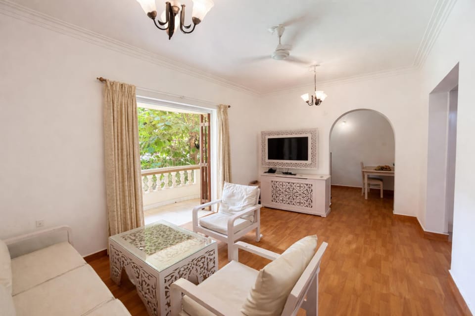 Communal lounge/ TV room, TV and multimedia, Living room, Seating area, Evening entertainment