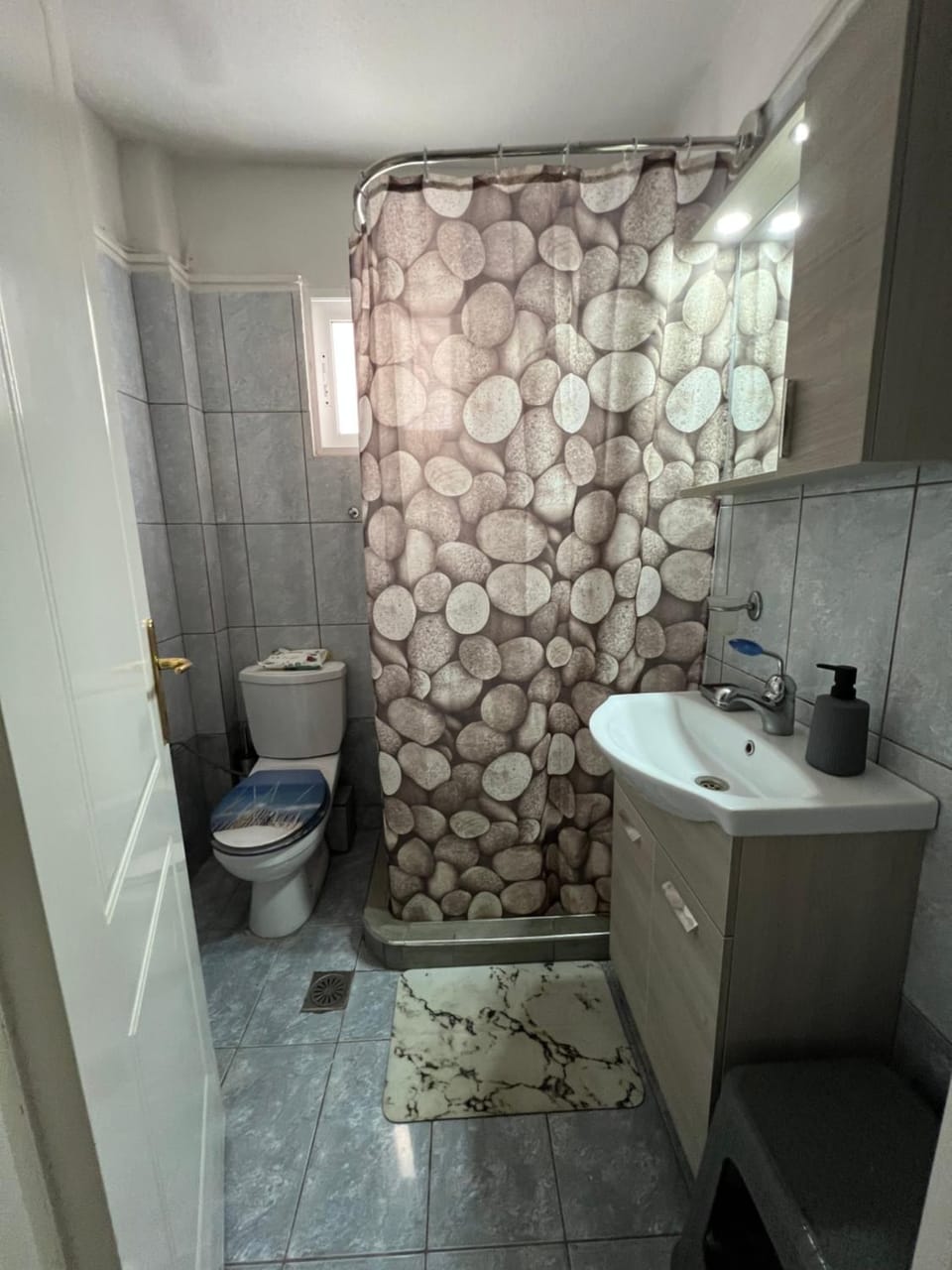 Shower, Toilet, locker