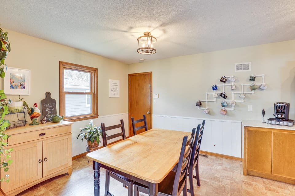 6 Mi to Arrowhead Stadium! Home w/ Screened Porch House in Independence