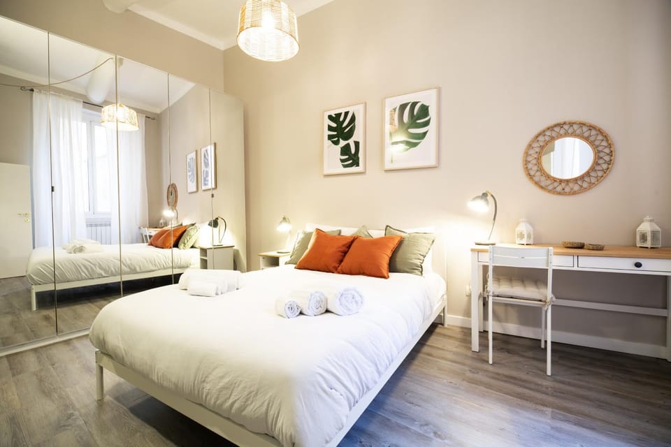 Bed, Photo of the whole room, Seating area, Bedroom, towels, wardrobe