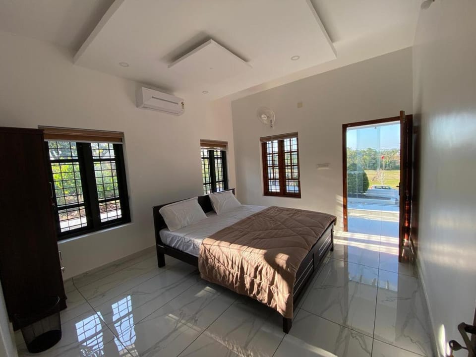 Bed, Photo of the whole room, Bedroom, air conditioner