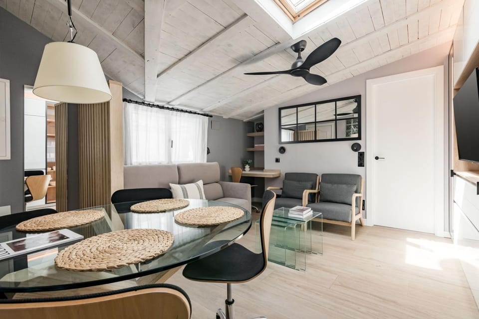 Skyline Minimal Suite Apartment in Centro