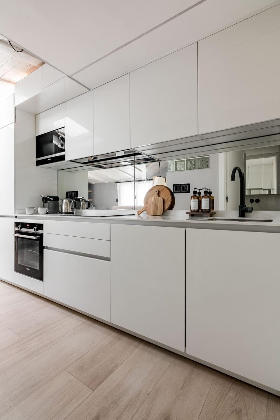Skyline Minimal Suite Apartment in Centro