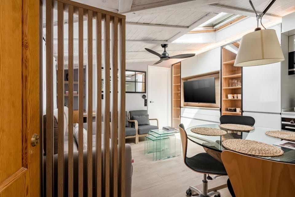 Skyline Minimal Suite Apartment in Centro