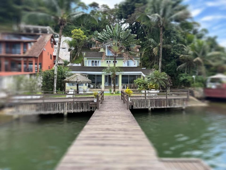 Casa Beira Mar Paraíso Angra dos Reis com piscina, deck e muito mais! House in Angra dos Reis