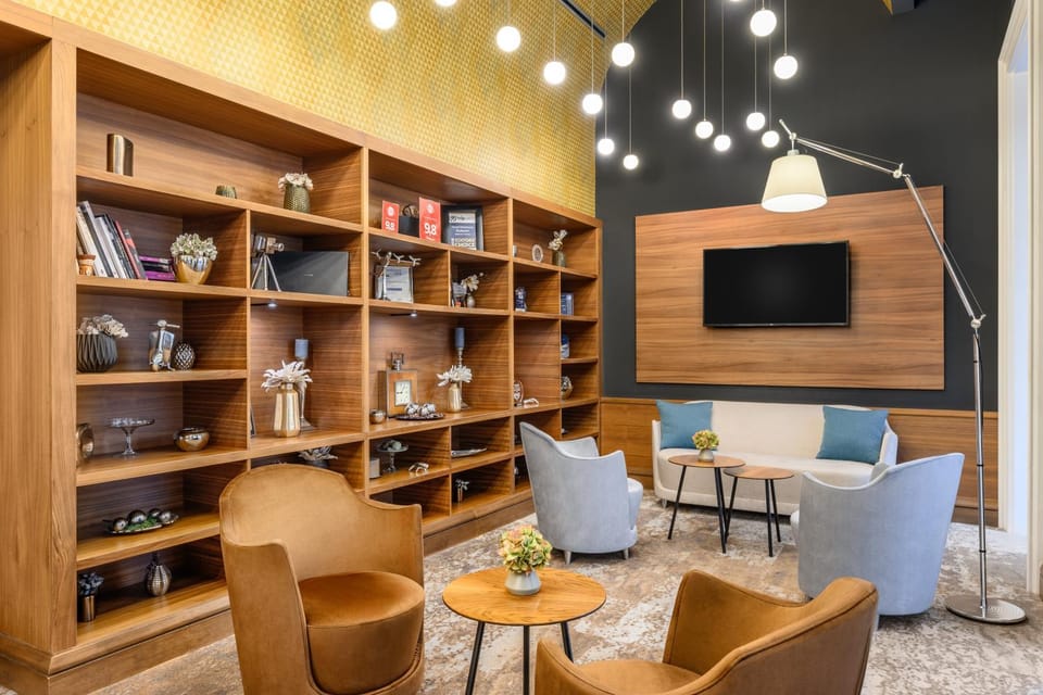 Communal lounge/ TV room, Lobby or reception