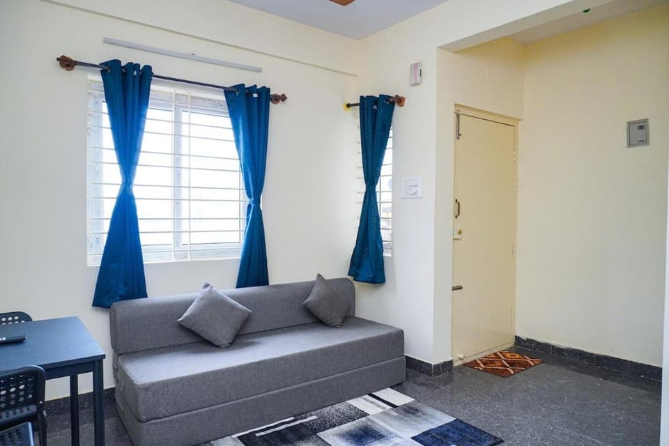 Cozy 1bhk 2km From Hosa Road Metro with lift 203 Apartment in Bengaluru