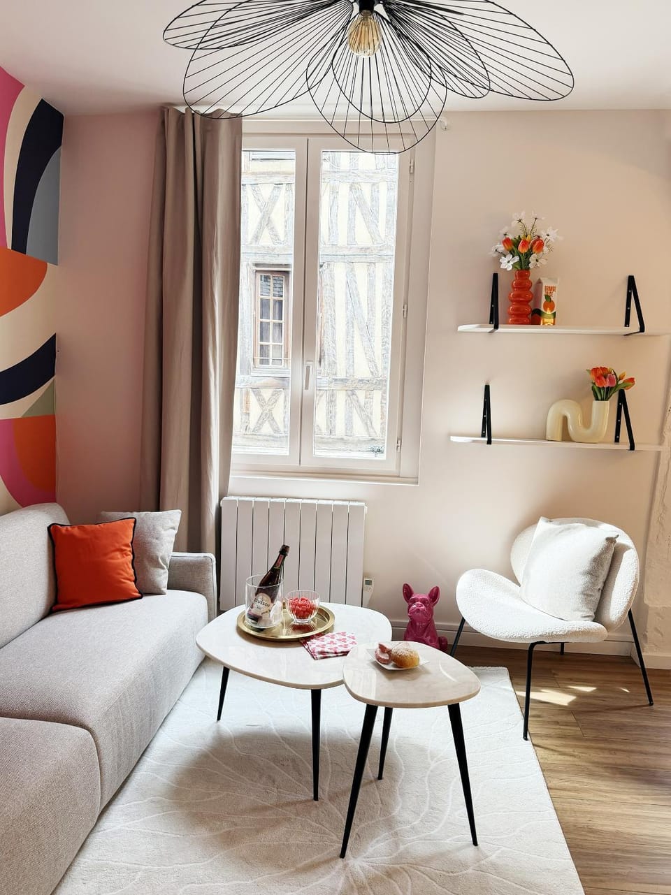Living room, Seating area, Alcoholic drinks