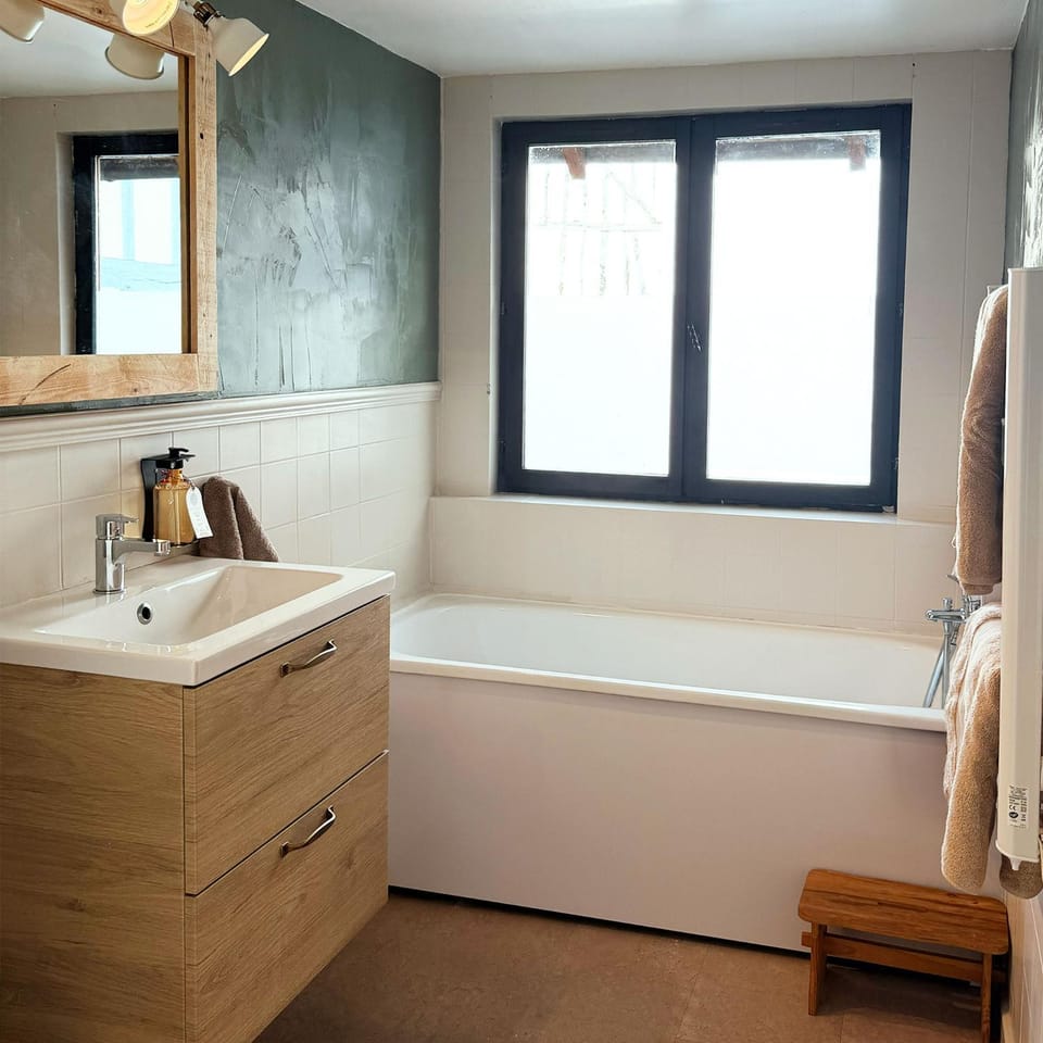 Bathroom, towels