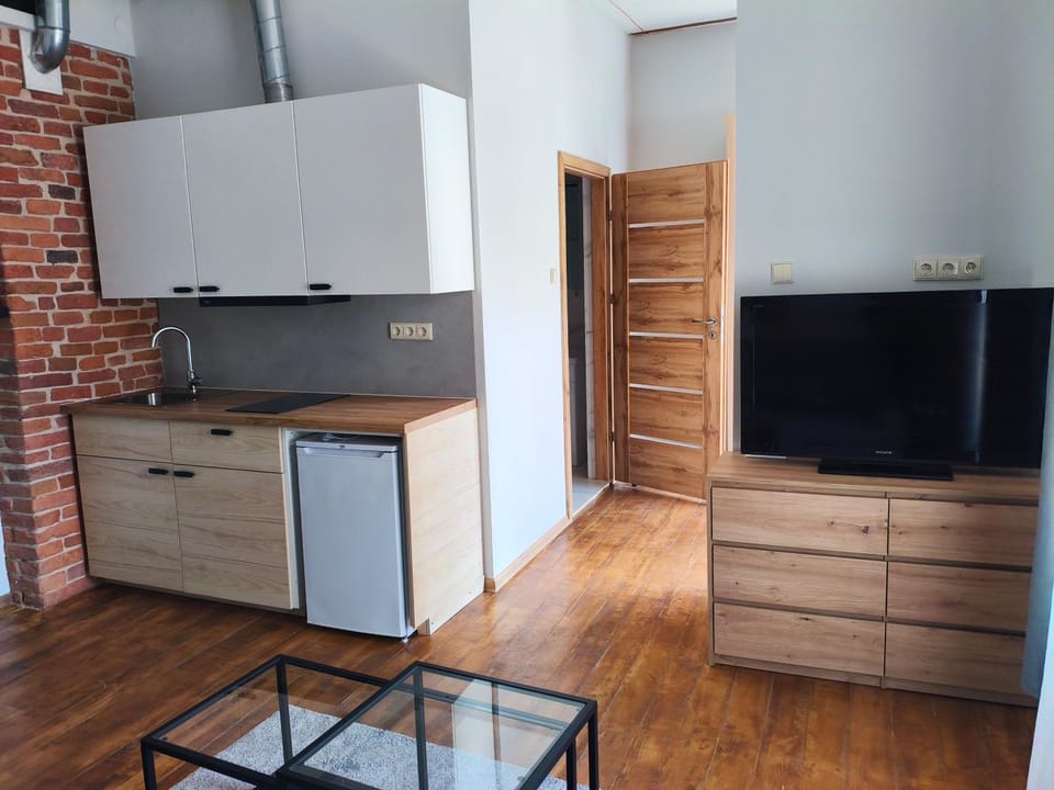 Communal lounge/ TV room, Kitchen or kitchenette, stove