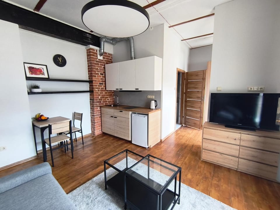 TV and multimedia, Kitchen or kitchenette, Seating area, Dining area, stove