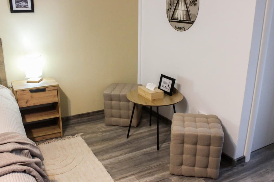 Seating area, Bedroom