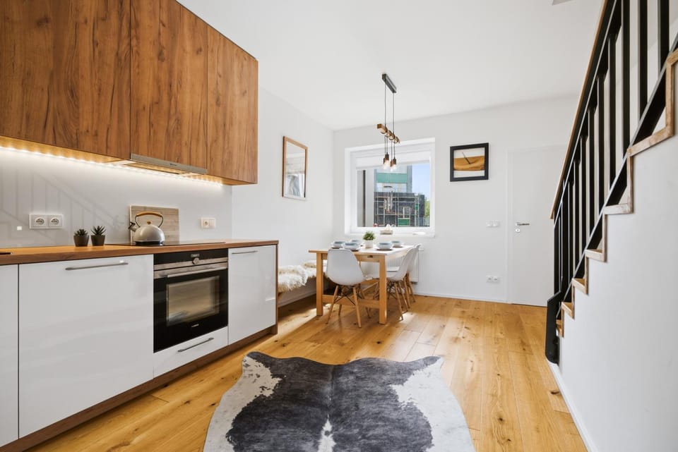 Kitchen or kitchenette, Seating area, Dining area