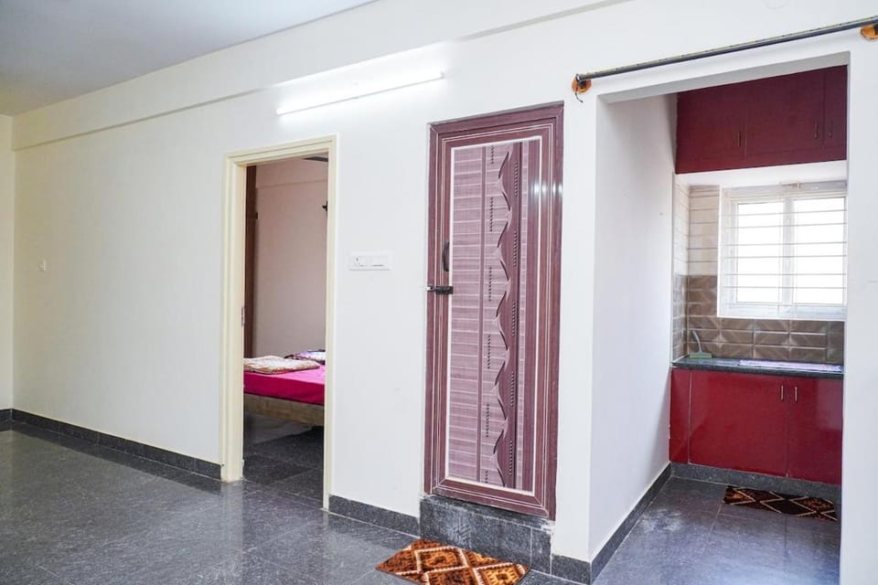 Cozy 1bhk 2km From Hosa Road Metro 302 Apartment in Bengaluru