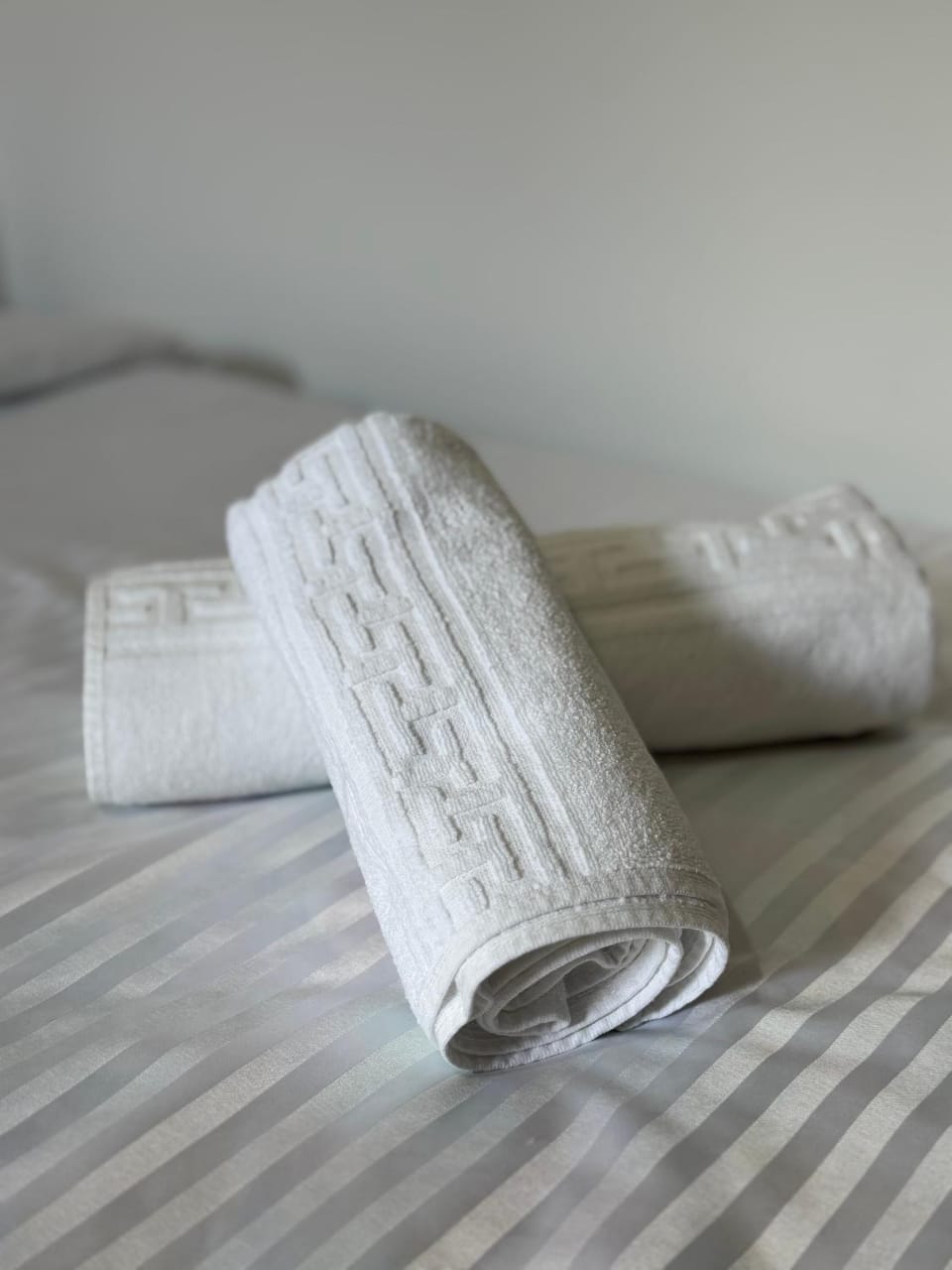 Bed, towels