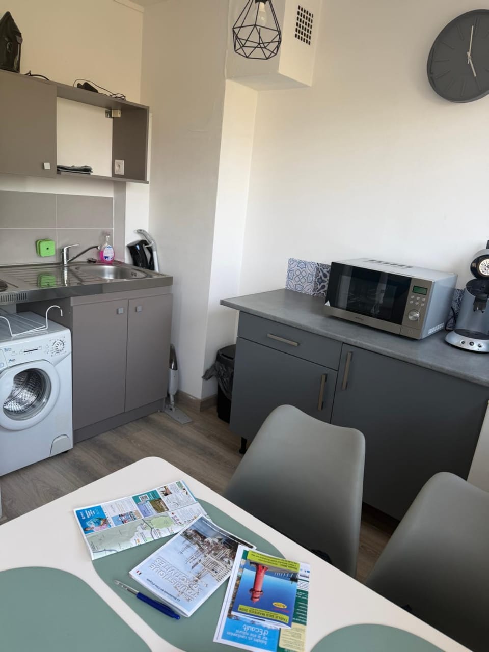 Kitchen or kitchenette, stove, washing machine