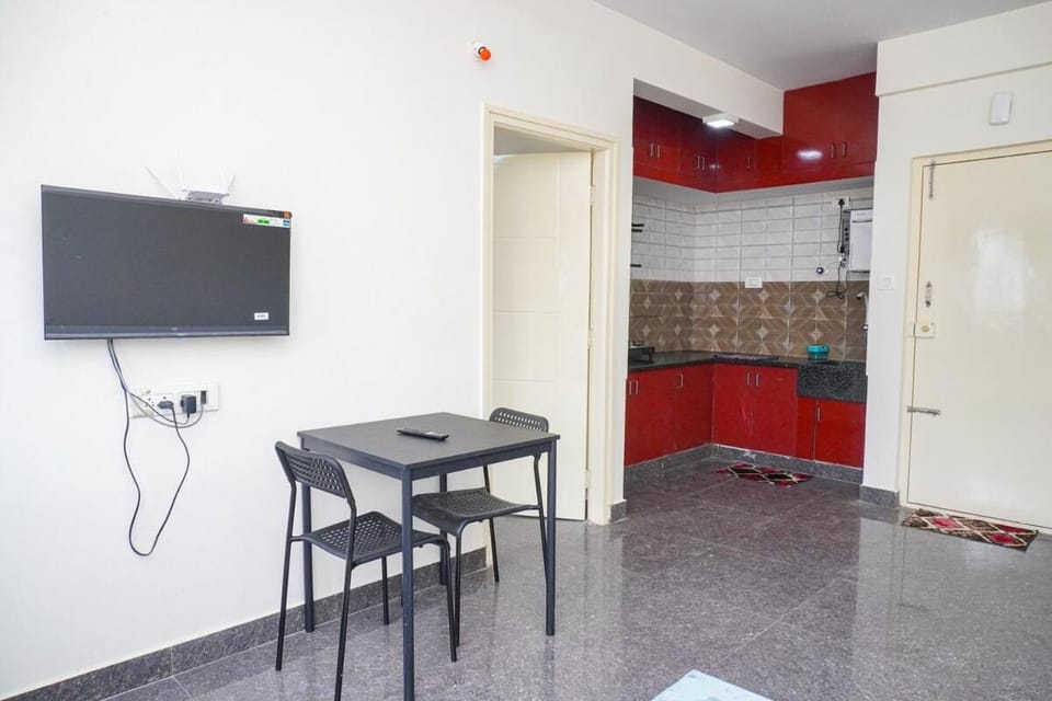 Cozy 1bhk 2km From Hosa Road Metro 201 Apartment in Bengaluru