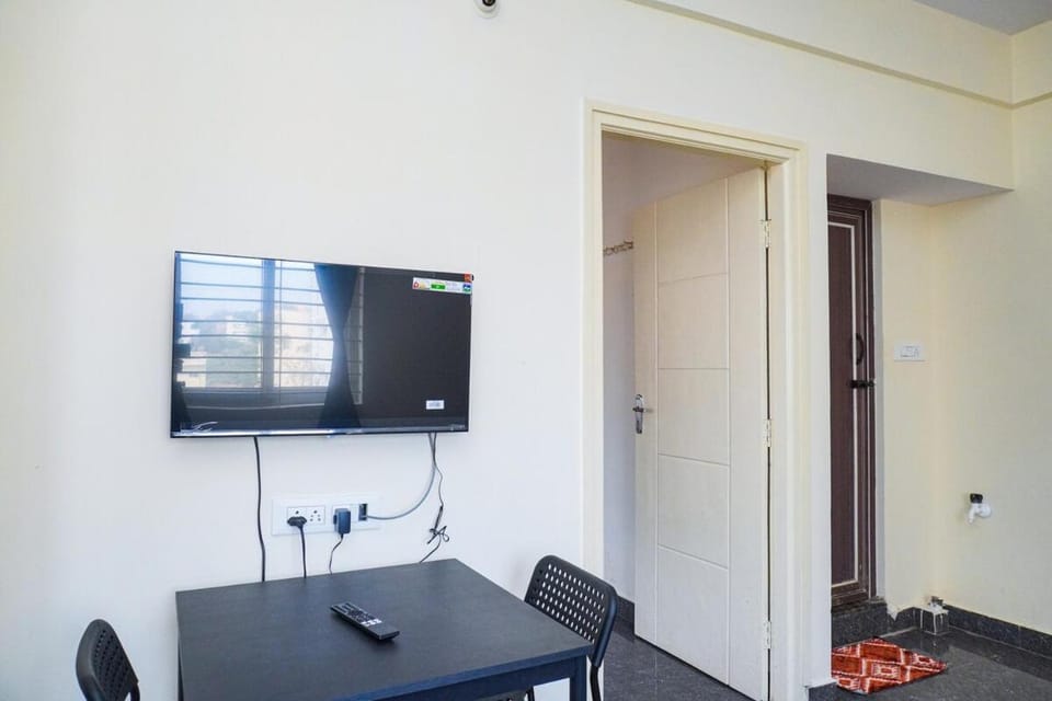 Cozy 1bhk 2km From Hosa Road Metro 104 Apartment in Bengaluru