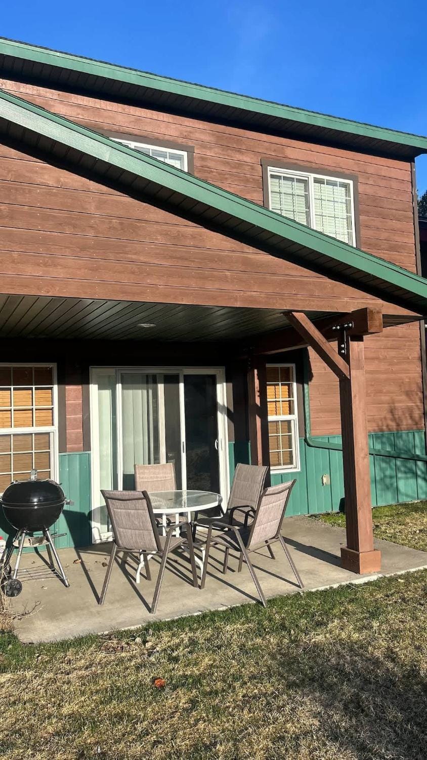 Davis Beach Getaway Pet Friendly & Beach Access House in McCall