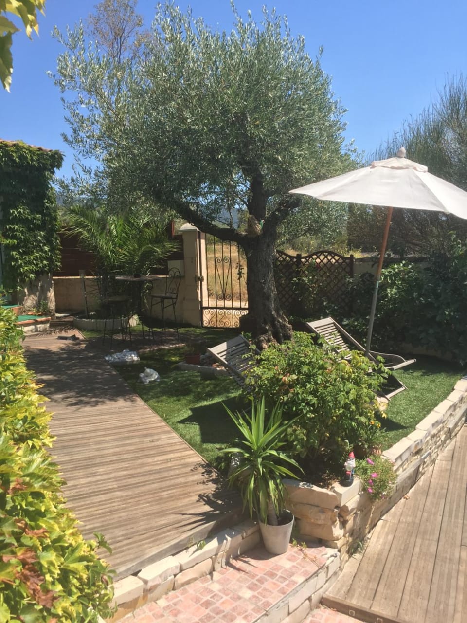 studio au calme avec piscine House in Le Beausset