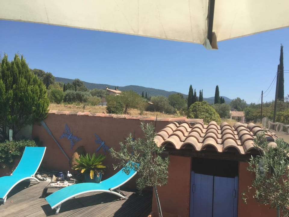 studio au calme avec piscine House in Le Beausset